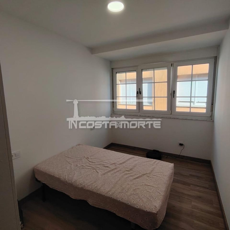 Piso reformado a estrenar en Cee – 3 dormitorios