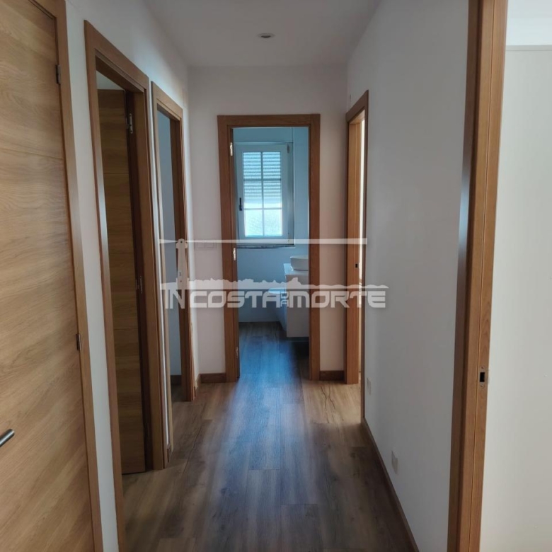 Piso reformado a estrenar en Cee – 3 dormitorios
