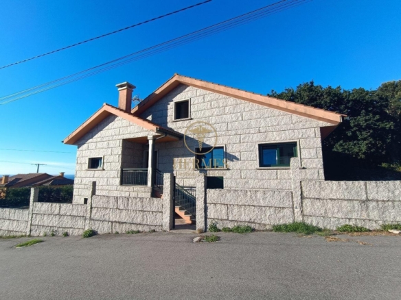 Casa de piedra en Villadesuso,Santa Maria de Oia