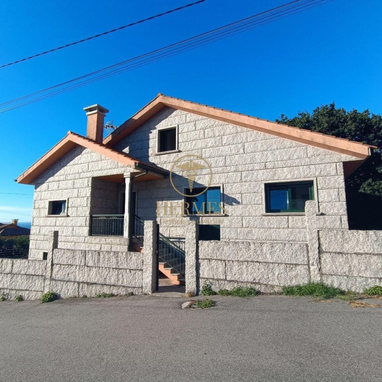Casa de piedra en Villadesuso,Santa Maria de Oia