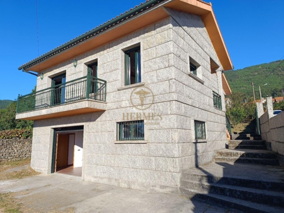 Casa de piedra en Villadesuso,Santa Maria de Oia
