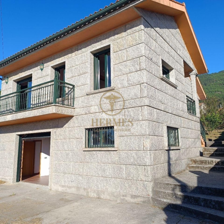 Casa de piedra en Villadesuso,Santa Maria de Oia