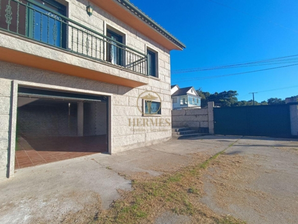 Casa de piedra en Villadesuso,Santa Maria de Oia