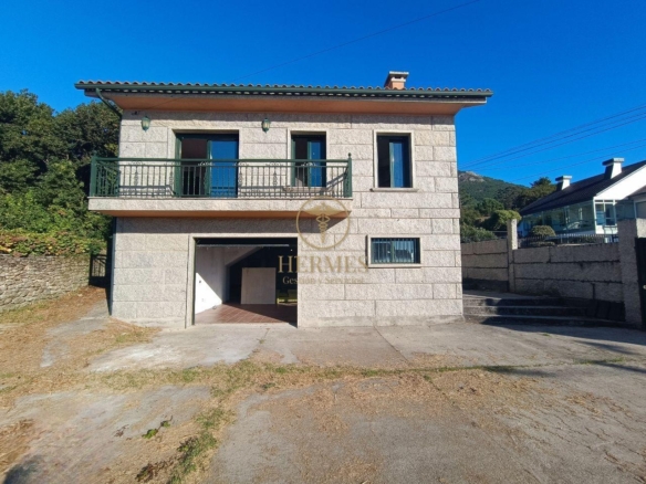 Casa de piedra en Villadesuso,Santa Maria de Oia