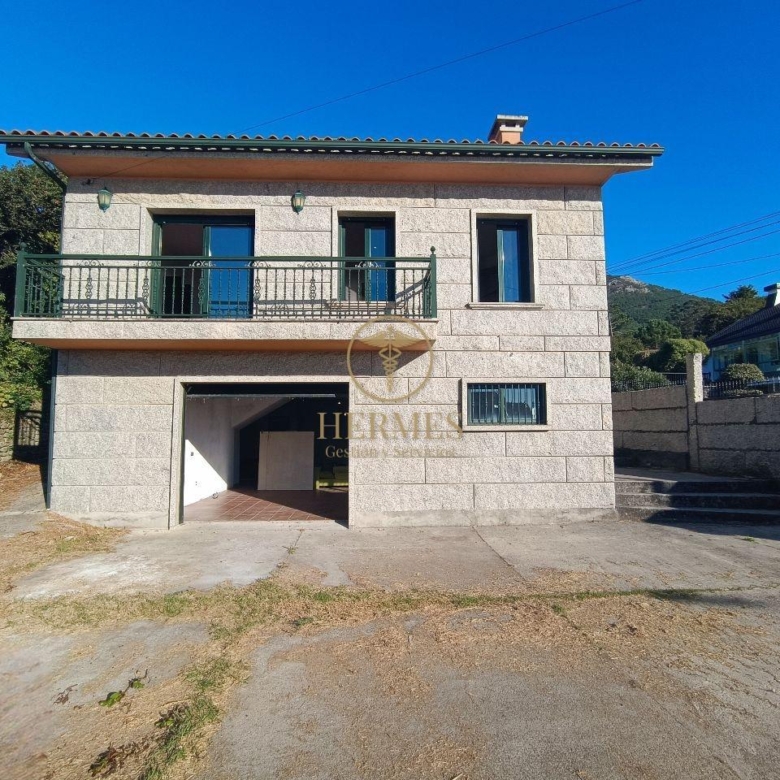 Casa de piedra en Villadesuso,Santa Maria de Oia