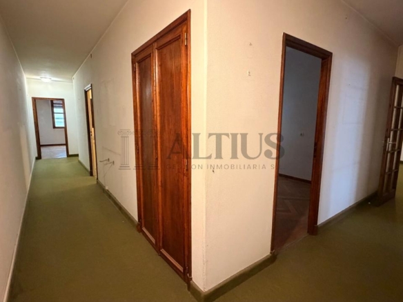 Amplio piso de 180 m² ideal para oficinas en Rúa Doutor Teixeiro – Santiago de Compostela