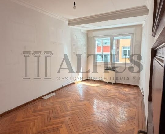 Amplio piso de 180 m² ideal para oficinas en Rúa Doutor Teixeiro – Santiago de Compostela
