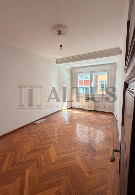 Amplio piso de 180 m² ideal para oficinas en Rúa Doutor Teixeiro – Santiago de Compostela