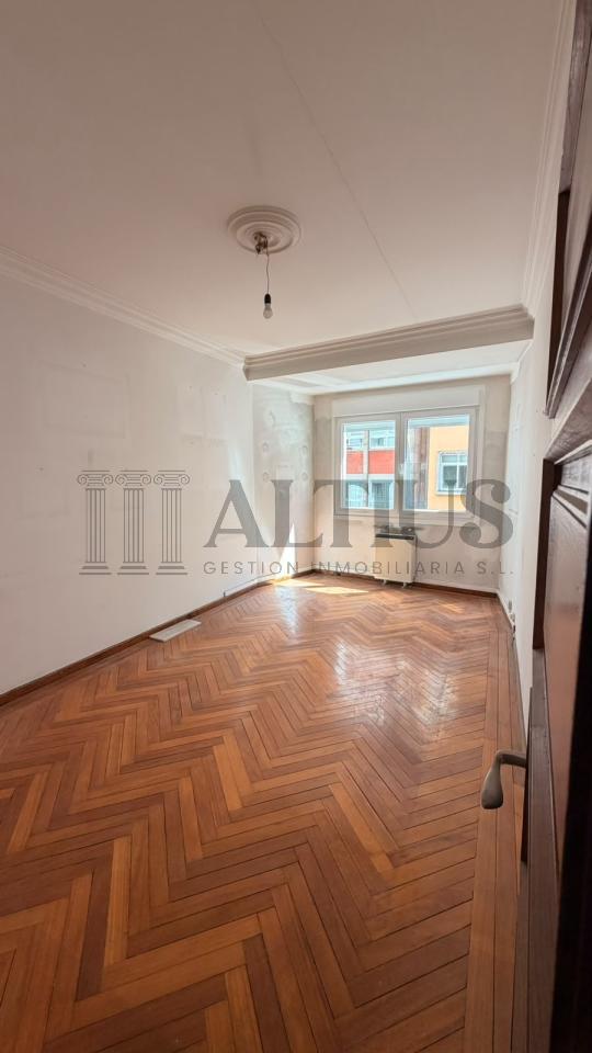 179016168485100171375_179016064000 Amplio piso de 180 m² ideal para oficinas en Rúa Doutor Teixeiro – Santiago de Compostela