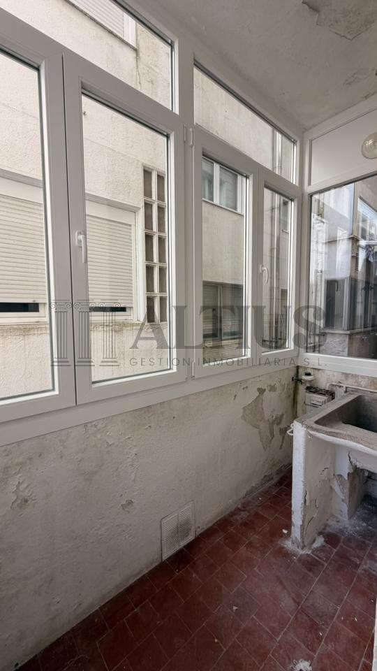 179016168572800171375_179016063668 Amplio piso de 180 m² ideal para oficinas en Rúa Doutor Teixeiro – Santiago de Compostela