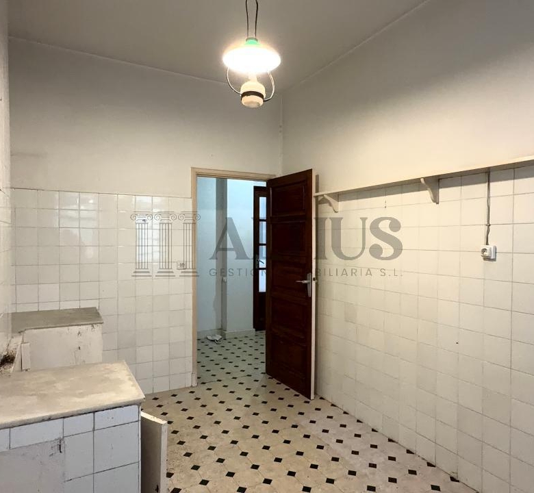 Amplio piso de 180 m² ideal para oficinas en Rúa Doutor Teixeiro – Santiago de Compostela