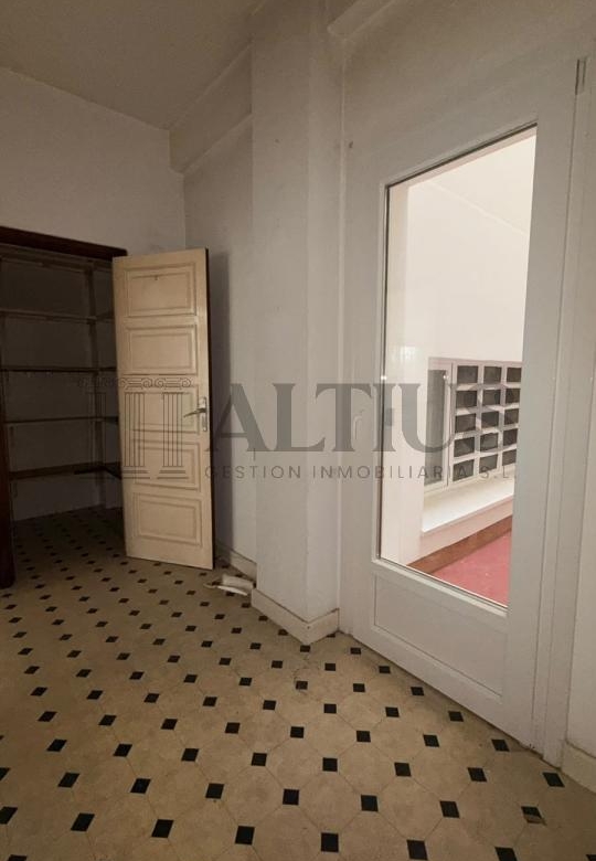 Amplio piso de 180 m² ideal para oficinas en Rúa Doutor Teixeiro – Santiago de Compostela