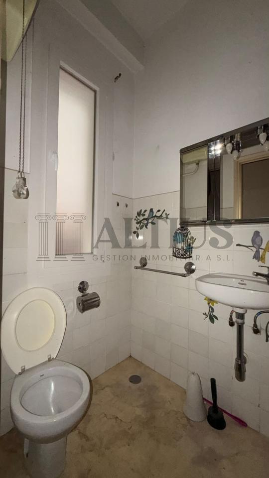 179016169027100171375_179016063416 Amplio piso de 180 m² ideal para oficinas en Rúa Doutor Teixeiro – Santiago de Compostela