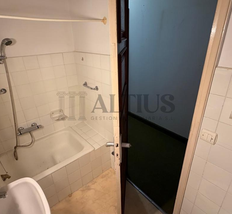 Amplio piso de 180 m² ideal para oficinas en Rúa Doutor Teixeiro – Santiago de Compostela