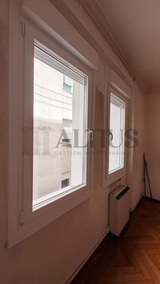 179016169091000171375_179016063490 Amplio piso de 180 m² ideal para oficinas en Rúa Doutor Teixeiro – Santiago de Compostela