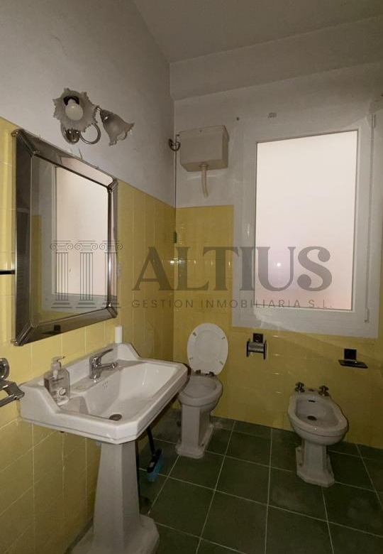 Amplio piso de 180 m² ideal para oficinas en Rúa Doutor Teixeiro – Santiago de Compostela