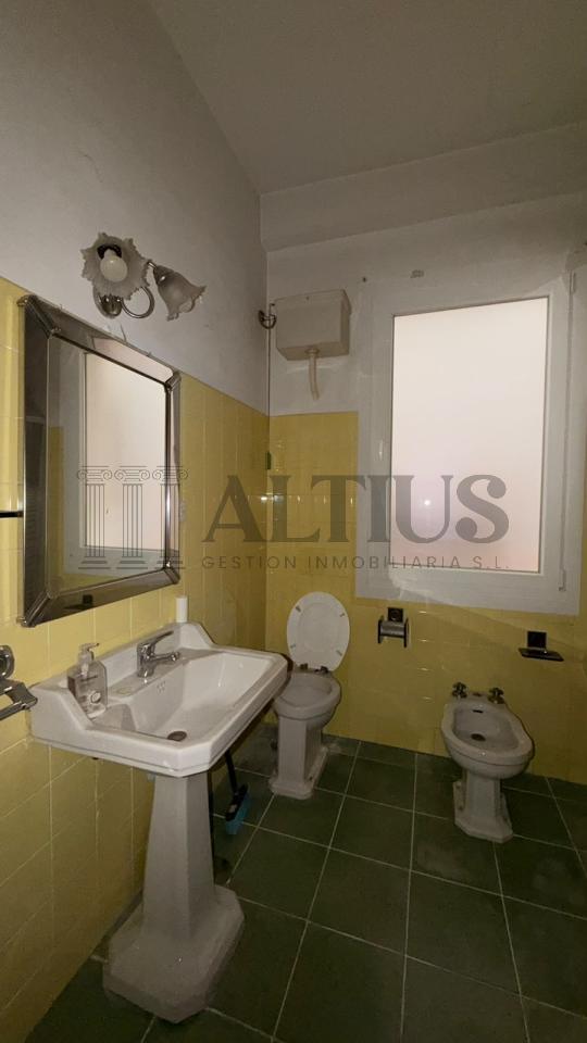 179016169102900171375_179016063718 Amplio piso de 180 m² ideal para oficinas en Rúa Doutor Teixeiro – Santiago de Compostela