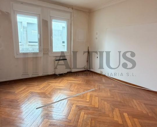 Amplio piso de 180 m² ideal para oficinas en Rúa Doutor Teixeiro – Santiago de Compostela