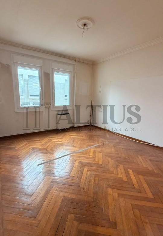 Amplio piso de 180 m² ideal para oficinas en Rúa Doutor Teixeiro – Santiago de Compostela