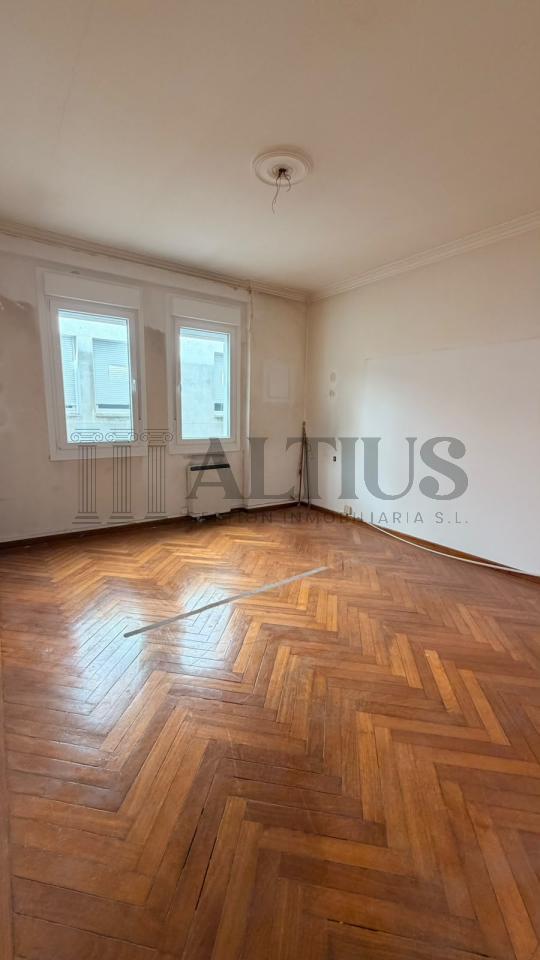 179016169179300171375_179016063558 Amplio piso de 180 m² ideal para oficinas en Rúa Doutor Teixeiro – Santiago de Compostela