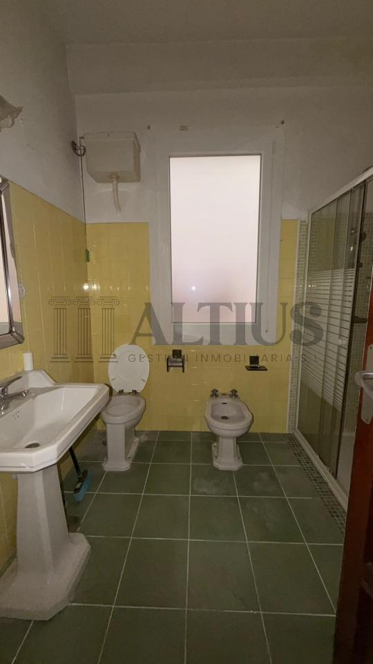 179016169279300171375_179016064052 Amplio piso de 180 m² ideal para oficinas en Rúa Doutor Teixeiro – Santiago de Compostela