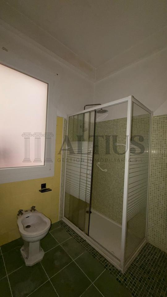 179016169298100171375_179016063617 Amplio piso de 180 m² ideal para oficinas en Rúa Doutor Teixeiro – Santiago de Compostela