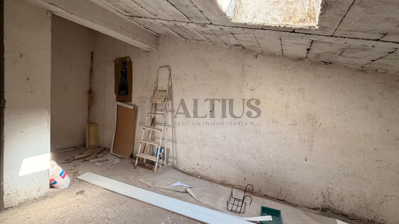 179016169697900171375_177995628377 Amplio piso de 180 m² ideal para oficinas en Rúa Doutor Teixeiro – Santiago de Compostela