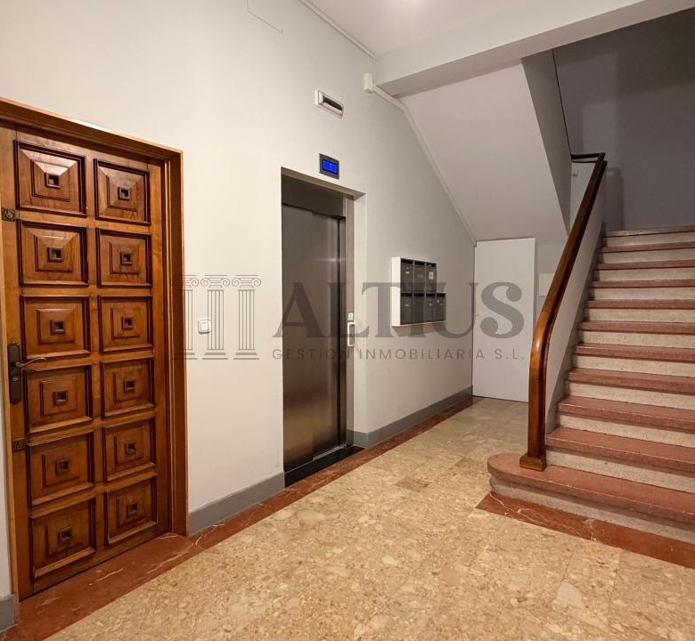 Amplio piso de 180 m² ideal para oficinas en Rúa Doutor Teixeiro – Santiago de Compostela