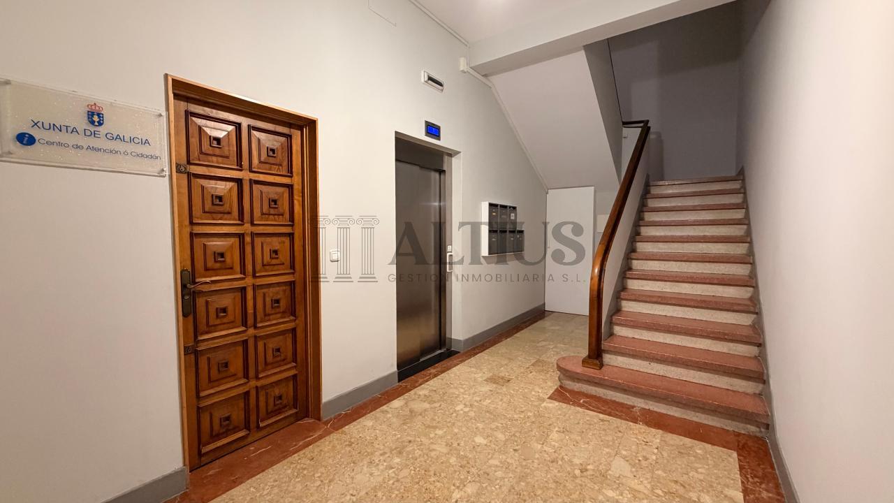 179016169731700171375_177995628711 Amplio piso de 180 m² ideal para oficinas en Rúa Doutor Teixeiro – Santiago de Compostela