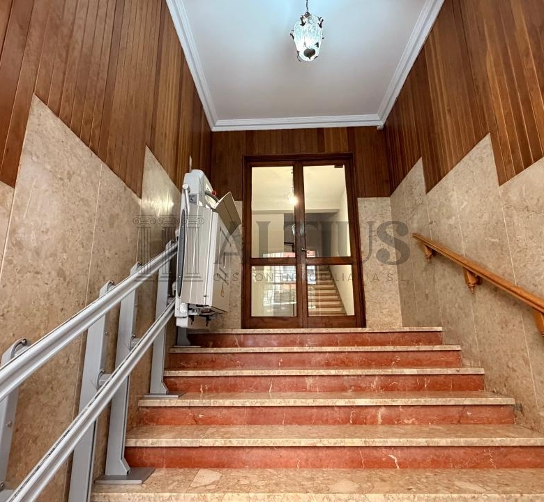Amplio piso de 180 m² ideal para oficinas en Rúa Doutor Teixeiro – Santiago de Compostela