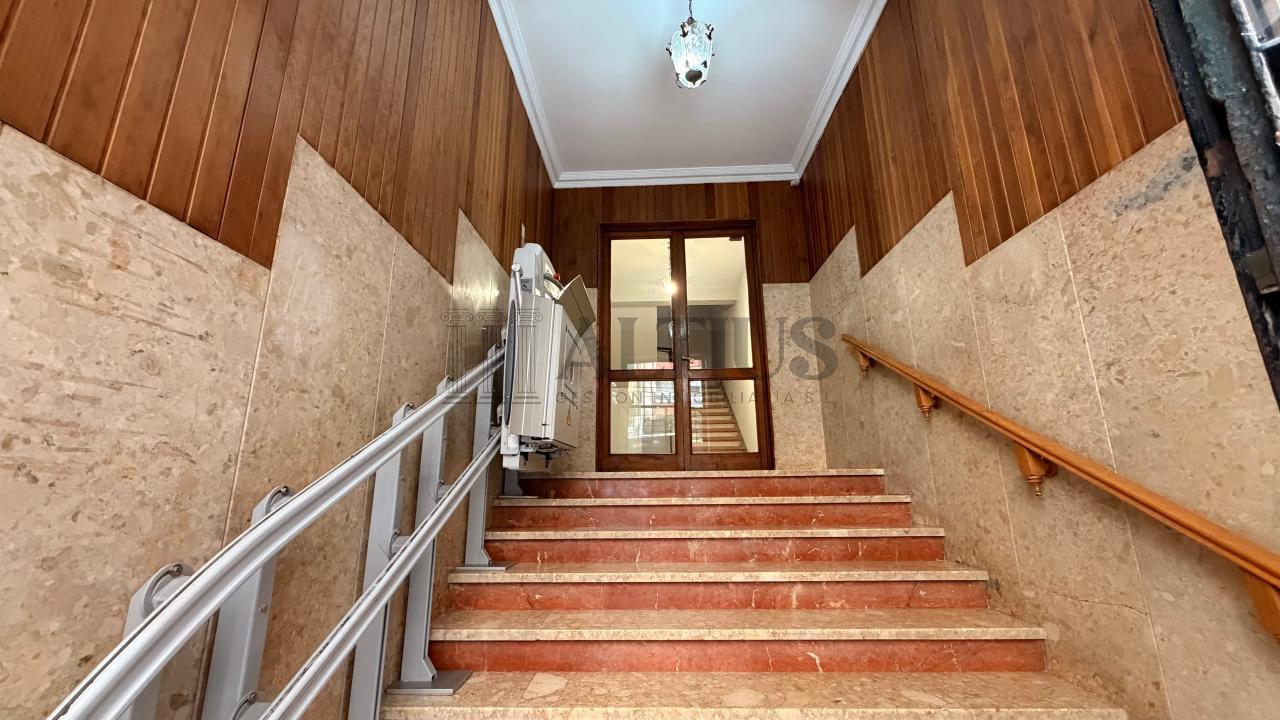 179016169788500171375_177995629007 Amplio piso de 180 m² ideal para oficinas en Rúa Doutor Teixeiro – Santiago de Compostela