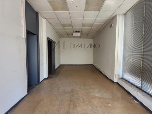 Amplio local comercial en Camelias, junto a Plaza de la Independencia