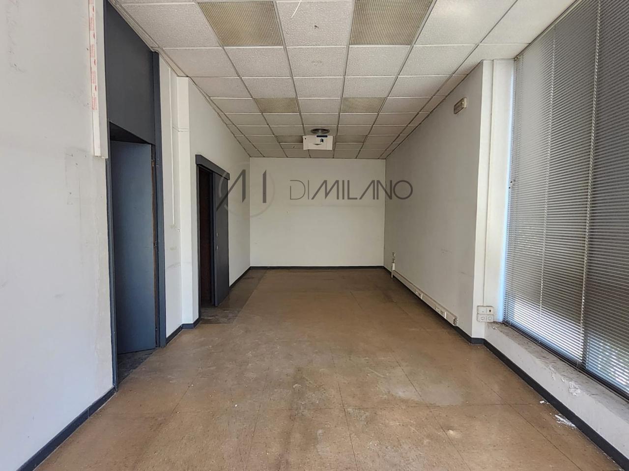 Amplio local comercial en Camelias, junto a Plaza de la Independencia