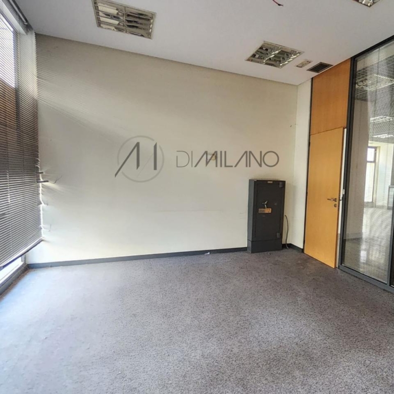 Amplio local comercial en Camelias, junto a Plaza de la Independencia