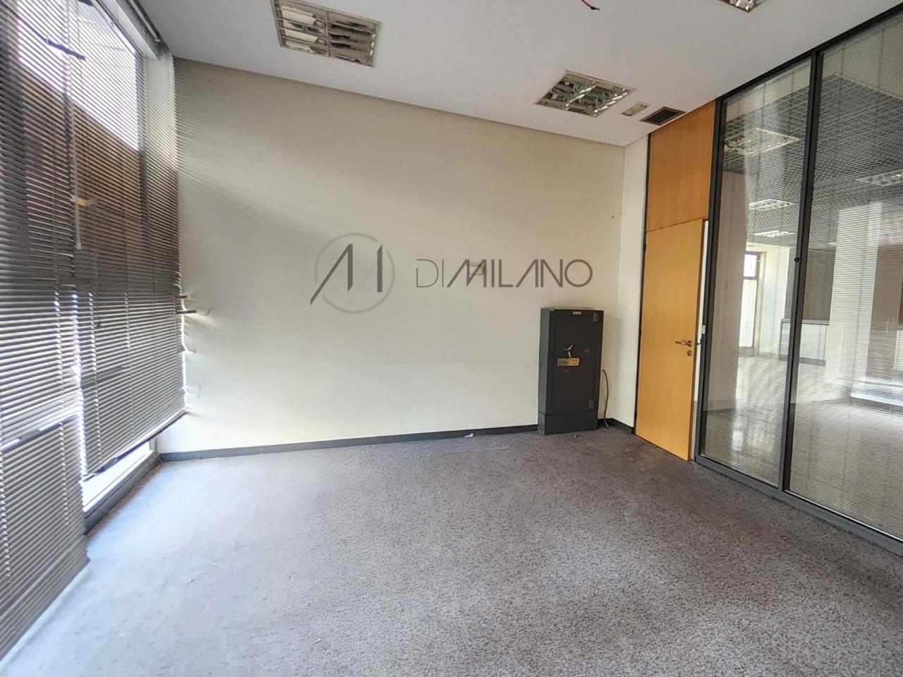 Amplio local comercial en Camelias, junto a Plaza de la Independencia