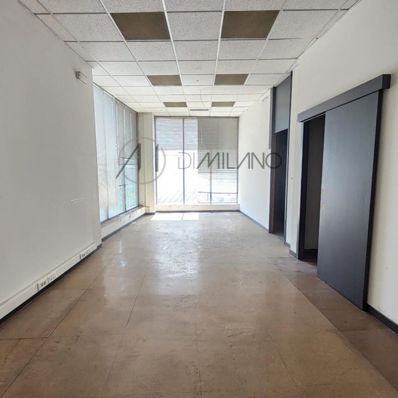 Amplio local comercial en Camelias, junto a Plaza de la Independencia