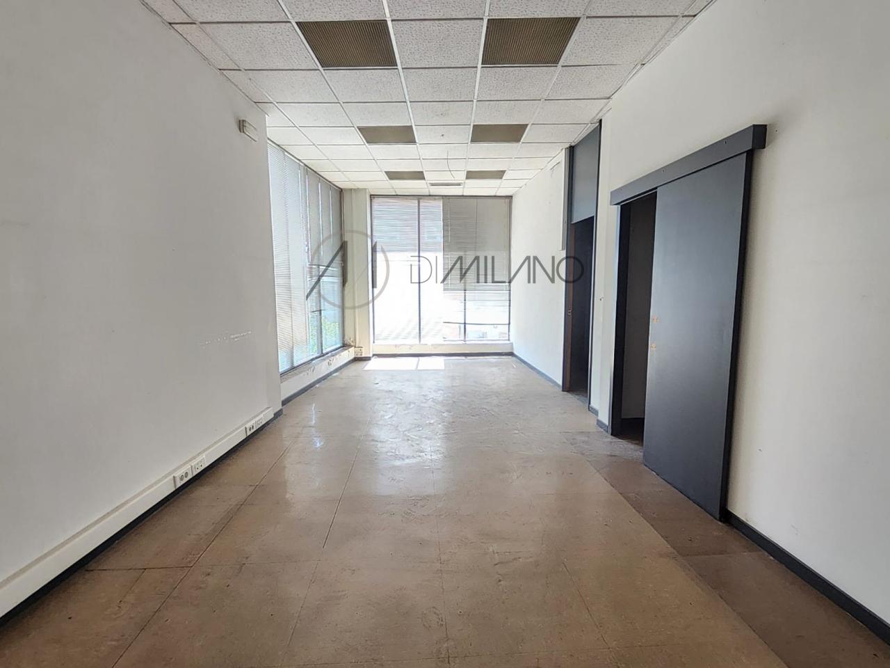 Amplio local comercial en Camelias, junto a Plaza de la Independencia