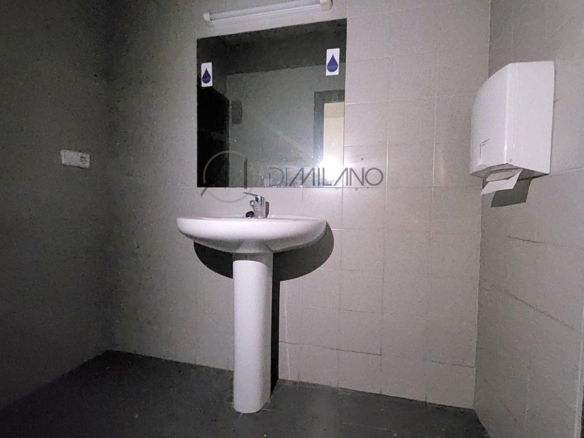 Amplio local comercial en Camelias, junto a Plaza de la Independencia