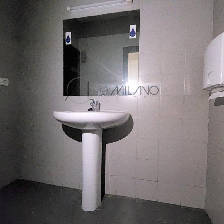 Amplio local comercial en Camelias, junto a Plaza de la Independencia