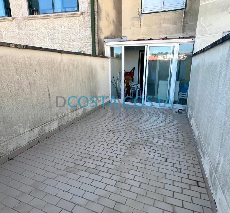 Se vende piso con terraza  al lado de la playa en Ramallosa, Nigrán