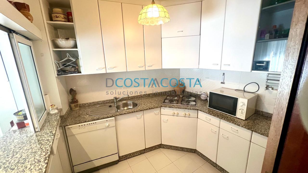 179052548008300173685_179052409153 Se vende piso con terraza al lado de la playa en Ramallosa, Nigrán