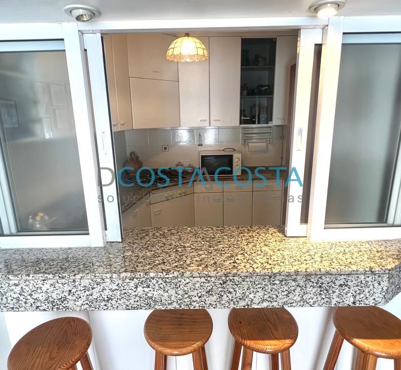 Se vende piso con terraza  al lado de la playa en Ramallosa, Nigrán