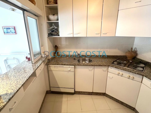 Se vende piso con terraza  al lado de la playa en Ramallosa, Nigrán