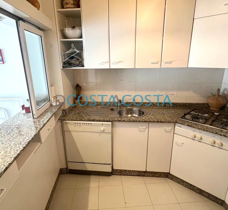 Se vende piso con terraza  al lado de la playa en Ramallosa, Nigrán