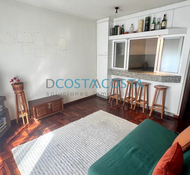 Se vende piso con terraza  al lado de la playa en Ramallosa, Nigrán