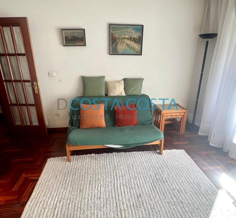 Se vende piso con terraza  al lado de la playa en Ramallosa, Nigrán