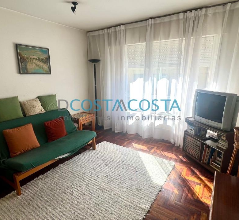 Se vende piso con terraza  al lado de la playa en Ramallosa, Nigrán