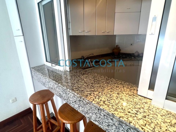 Se vende piso con terraza  al lado de la playa en Ramallosa, Nigrán