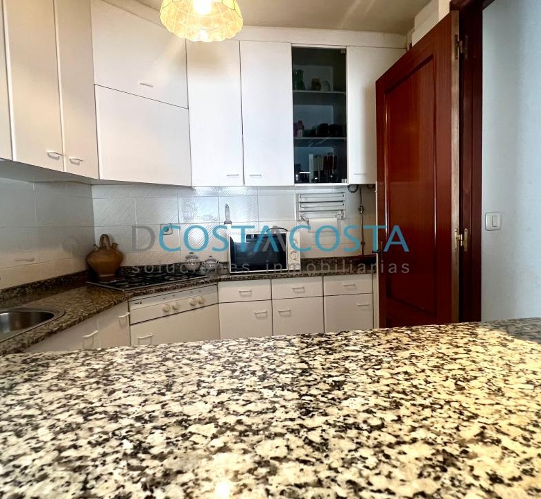 Se vende piso con terraza  al lado de la playa en Ramallosa, Nigrán