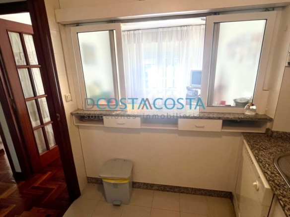 Se vende piso con terraza  al lado de la playa en Ramallosa, Nigrán